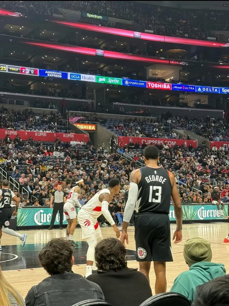 詹姆斯三节战罢得6分，距离连续1298场得分上双还差4分（三节仅得6分，詹姆斯距连续1298场得分上双还差4分）