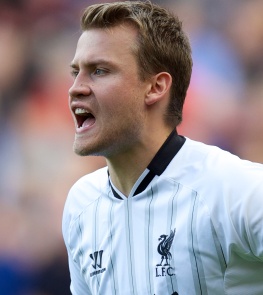 西媒：拉菲尼亚成巴萨非卖品，本赛季欲率队夺欧冠+世界杯（西媒：巴萨将拉菲尼亚列为绝对非卖，本季力争率队冲击欧冠与世界杯）