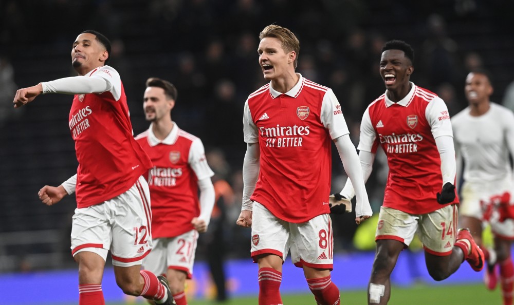 跟队记者：邓弗里斯因脚踝受伤可能缺阵至12月中旬左右（队记：邓弗里斯脚踝受伤，或缺阵至12月中旬左右）