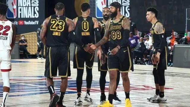 罗体：米兰vs拉齐奥VAR将被停哨；主裁未判点球正确但解释有误（罗马体报：米兰战拉齐奥VAR裁判将被停哨，主裁拒判点球决定正确但解释失当）