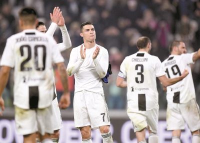 记者：奥斯卡身边人认为他没法继续踢球了，他在体能测试时突感不适（记者：奥斯卡体能测试突感不适，身边人称其恐难再继续踢球）