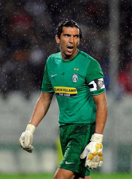 西甲-姆巴佩帽子戏法 皇马3-0客胜巴拉杜利德（西甲：姆巴佩戴帽，皇马客场3-0击败巴拉杜利德）