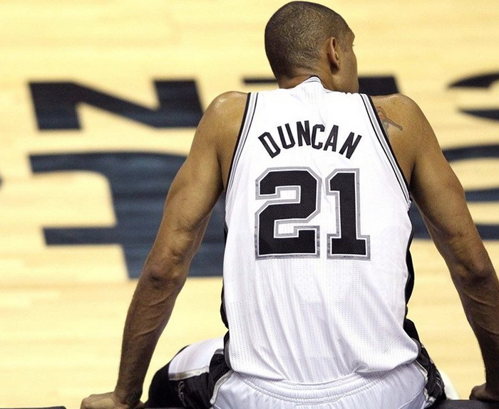 山东泰山选择韩鹏执教，凭借其责任感和团队精神，重燃球队斗志，提升士气，取得进步。（韩鹏执掌山东泰山：以责任与团队精神重燃斗志，提振士气促提升）