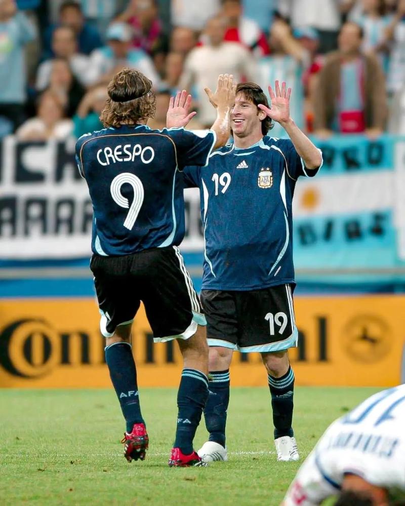 巴萨阵容豪华，弗里克面临幸福烦恼：奥萨苏纳将迎来火力全开的挑战（巴萨兵强马壮，弗里克甜蜜烦恼：奥萨苏纳将遭遇全面火力考验）