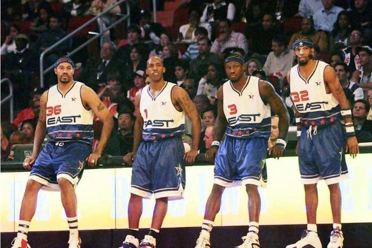 哈维·阿隆索的皇马困境：教练权威与球星共存的艺术（哈维·阿隆索在皇马的两难：平衡主帅威信与球星共处）