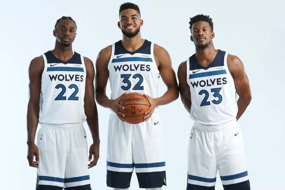 图拉姆：我们踢得很认真，我们是强大的团队，这对年轻人有益（图拉姆：我们踢得很投入，团队强大，这能帮助年轻人成长）