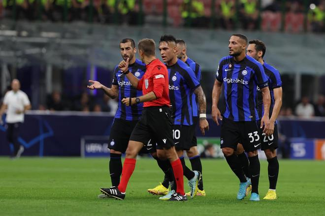 记者守候利物浦基地等待萨拉赫，斯洛特或派其出战国米（记者蹲守利物浦基地等萨拉赫，斯洛特或将让其出战国米）