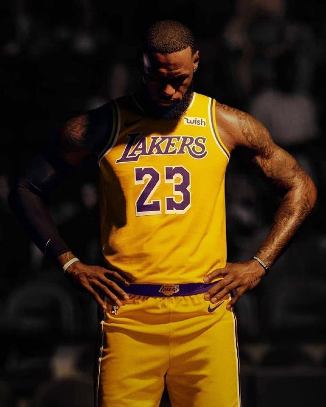 太阳报：C罗日收入48.8万英镑，与摩根采访时戴的手表值110万英镑（太阳报：C罗日薪48.8万英镑，摩根专访所戴腕表价值110万英镑）