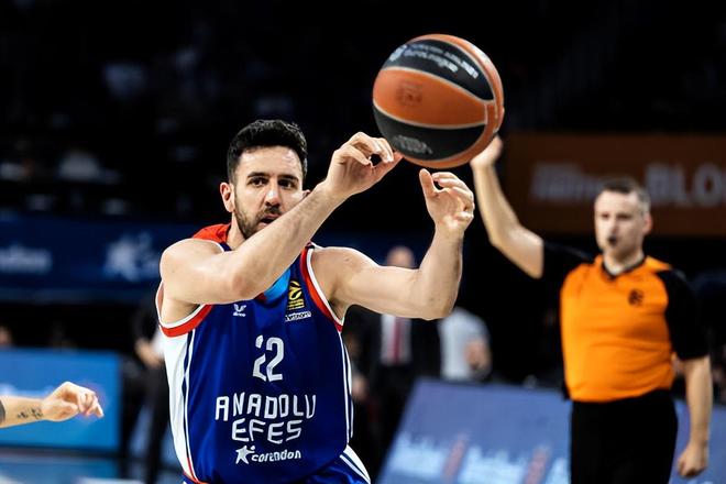 马卡：皇马预计本赛季将收入12.48亿欧，比上赛季增加6350万（马卡：皇马本季营收预计达12.48亿欧，较上季增长6350万）